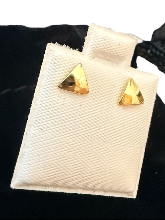 unbranded Jewelry - Triangle Stud Earrings in 18k Gold Plating